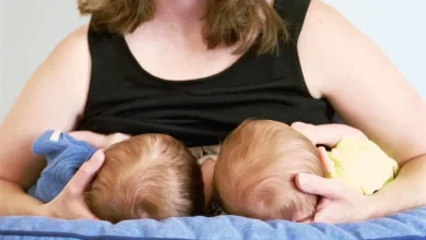 الرضاعة الطبيعة لتوأم